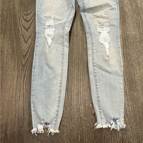 NWT SO Ultimate Curvy Jegging Jeans High-Rise Distressed Light Wash Juniors Sz 3 - Picture 2 of 9